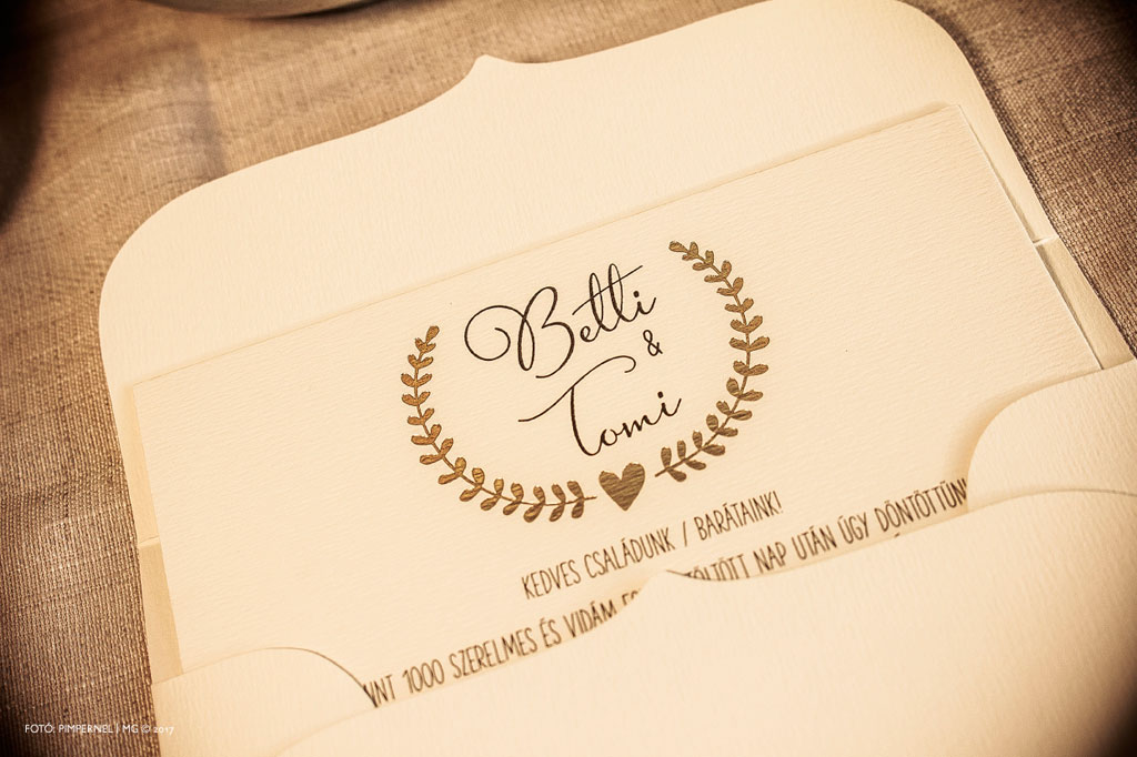 Betti és Tomi Tradition papíros egyedi Bay Leaf meghívója